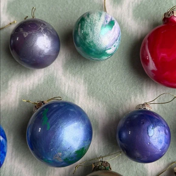 Lot of 17 handmade iridescent swirls Christmas ornaments - Picture 5 of 8